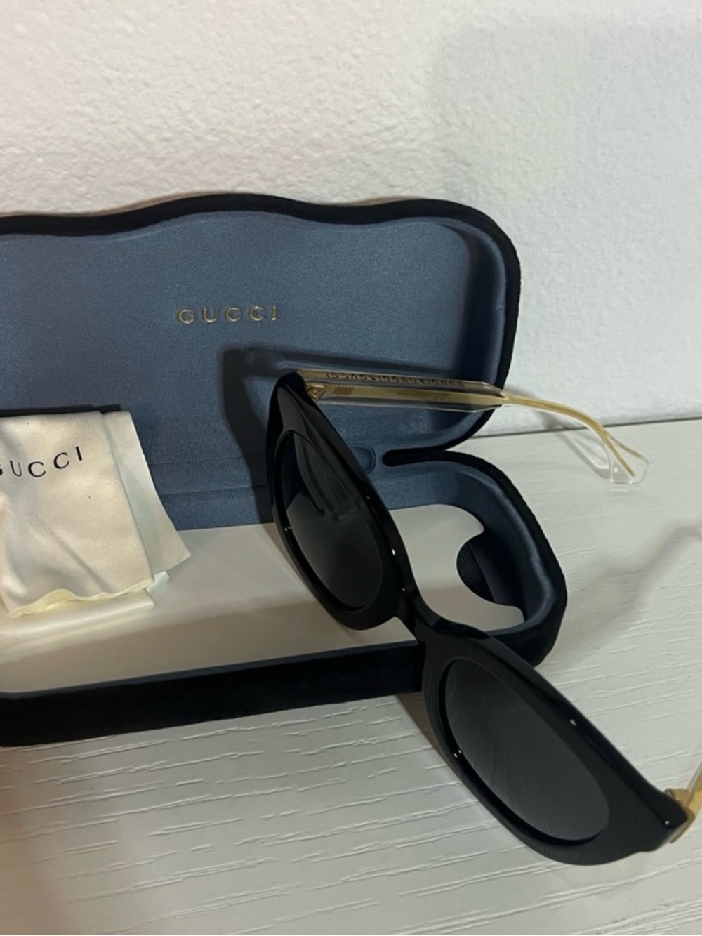 GUCCI Sunglasses, NEW - Picture 7 of 7